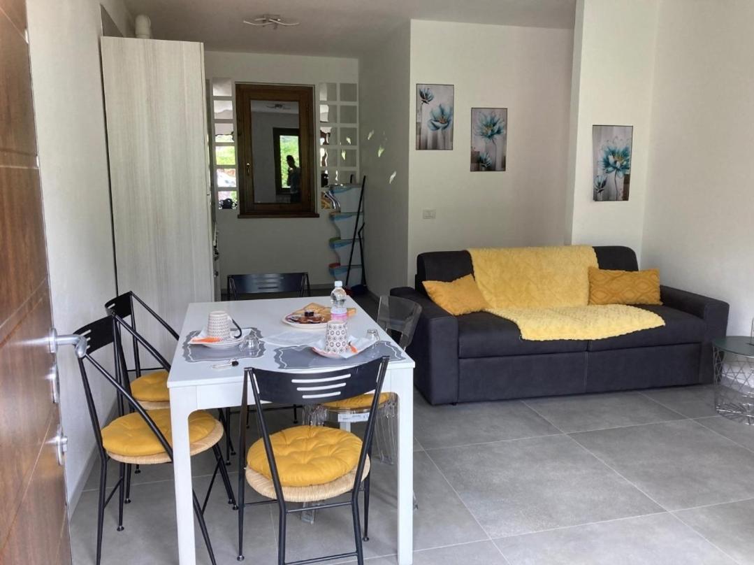 Casa Laura Zona Bellagio Apartment Magreglio Luaran gambar